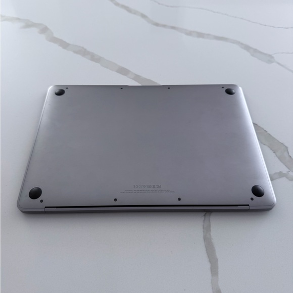 Apple MacBook 12" A1534 M3-7Y32 1.1GHz 256GB SSD 8GB RAM Gray (Read Description) - Picture 2 of 4